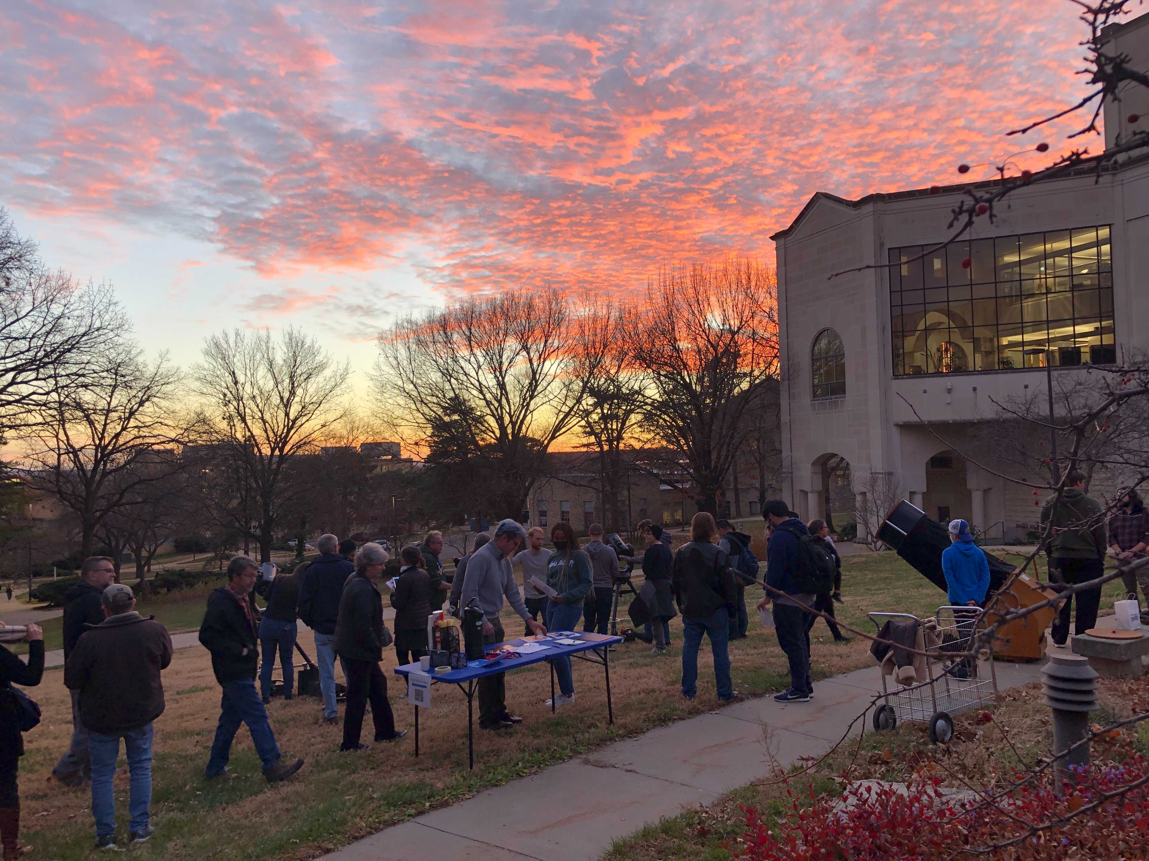 Picture of a public night telescope viewing