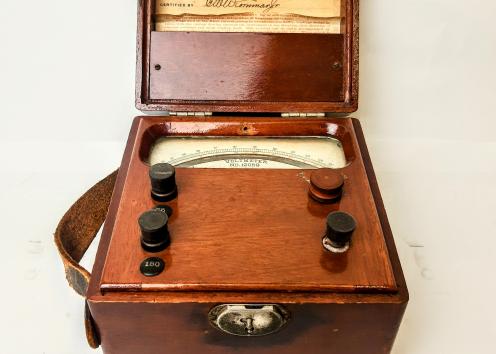 Measures the electric potential difference (voltage) between two points in an electrical circuit. Comes in a wooden box with original label and information on the inside of the lid. 
