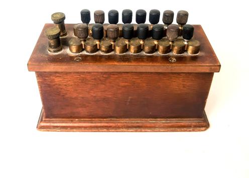Leeds & Northrup Post-office pattern resistance box model 4252 comes  in a mahogany case with 2 binding posts (on the left end in the image) and 16 resistor knobs of 1,2,3,4,10,20,30,40,100,200,300,400,1000,2000,3000,4000 ohms. 
